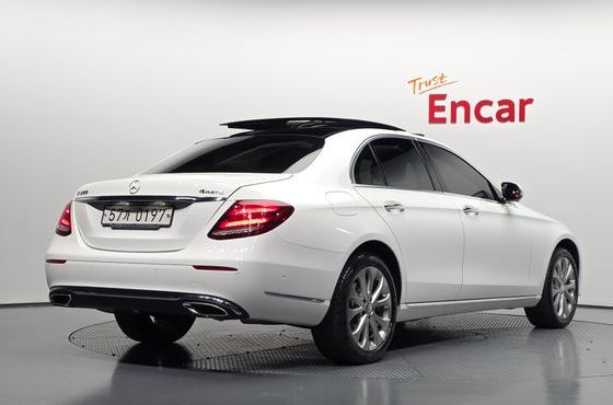 Mercedes-Benz E-Class E300 4MATIC Exclusive — пробег 41 780 км — фото 2 из 5