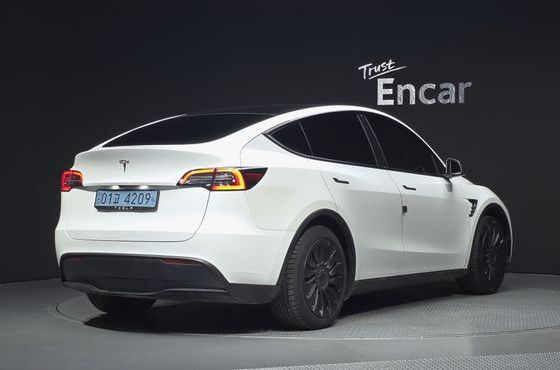 Tesla Model Y Standard Range RWD — пробег 79 269 км — фото 2 из 5