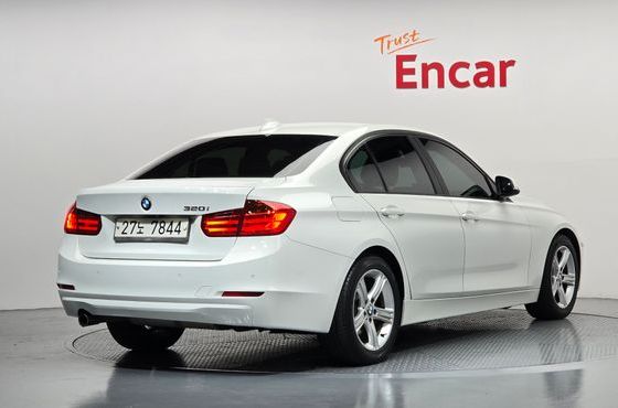 BMW 3-Series 320i — пробег 184 000 км — фото 2 из 5