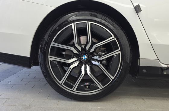BMW 7-Series 740i xDrive M Sport — пробег 18 710 км — фото 5 из 5