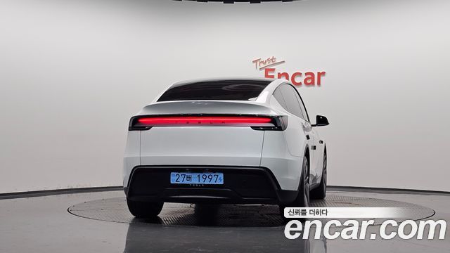 Tesla Model Y Premium RWD — пробег 4 449 км — фото 4 из 5