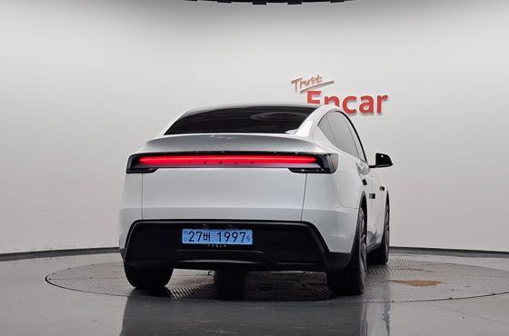 Tesla Model Y Premium RWD — пробег 4 449 км — фото 4 из 5
