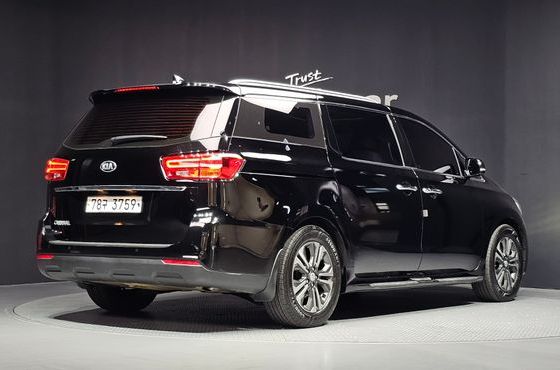 Kia Carnival 11-Seater Prestige — пробег 74 679 км — фото 2 из 5