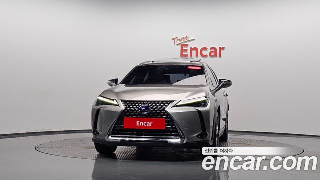 Lexus UX 2.0 AWD — пробег 44 695 км — фото 3 из 5