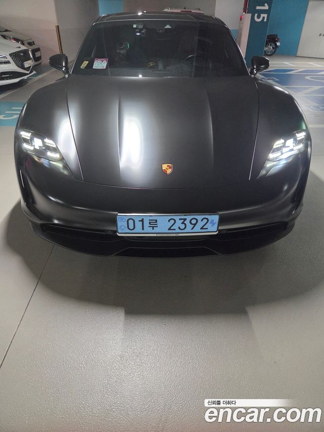 Porsche Taycan Base — пробег 23 000 км — фото 2 из 5