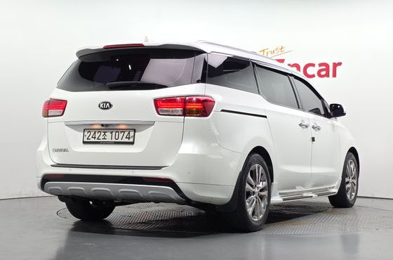 Kia Carnival 9-seater Prestige — пробег 184 206 км — фото 2 из 5