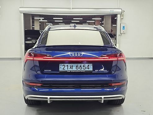 Audi e-tron 55 Quattro Sportback — пробег 64 739 км — фото 3 из 5
