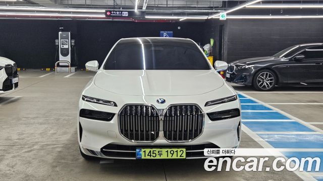BMW 7-Series 750e xDrive Design Pure Excellence — пробег 4 530 км — фото 3 из 5