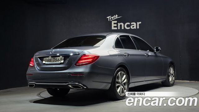 Mercedes-Benz E-Class E300 4MATIC Avnatgarde — пробег 76 997 км — фото 2 из 5