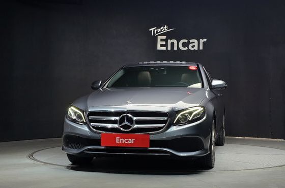 Mercedes-Benz E-Class E300 4MATIC Avnatgarde — пробег 76 997 км — фото 3 из 5