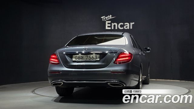 Mercedes-Benz E-Class E300 4MATIC Avnatgarde — пробег 76 997 км — фото 4 из 5