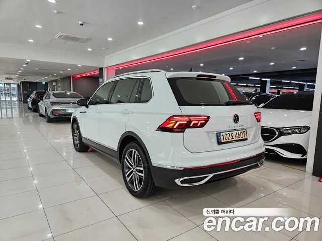 Volkswagen Tiguan 2.0 TDI Prestige — пробег 32 879 км — фото 2 из 5