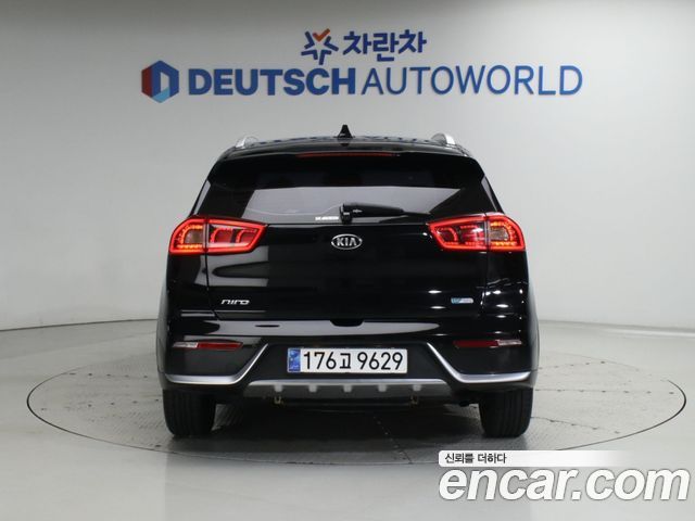 Kia Niro Prestige — пробег 170 960 км — фото 4 из 5