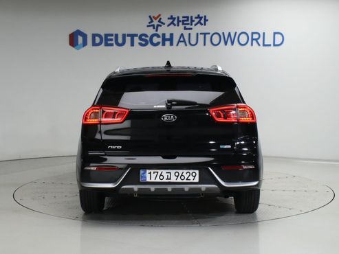 Kia Niro Prestige — пробег 170 960 км — фото 4 из 5