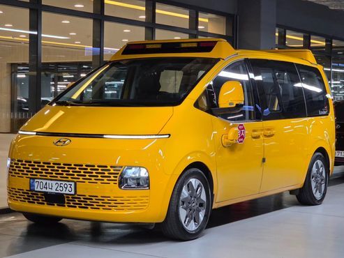 Hyundai Staria L3.5 Kinder Safety Car 15-Seater — пробег 26 600 км — фото 1 из 5