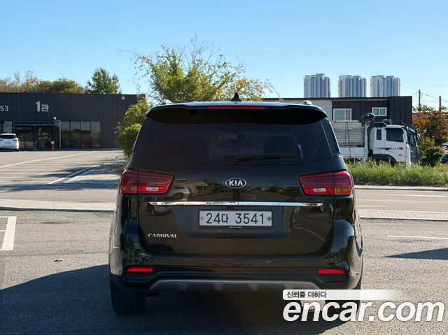 Kia Carnival 9-Seater Luxury — пробег 168 000 км — фото 4 из 5