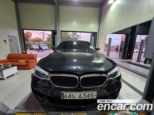 BMW 5-Series 530i M Sport Package Plus — пробег 139 560 км — фото 1 из 2