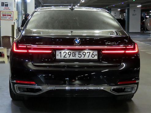 BMW 7-Series 740Li xDrive Design Pure Excellence — пробег 148 040 км — фото 5 из 5