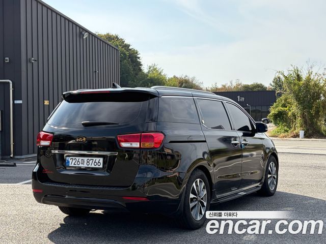 Kia Carnival 11-seater Noblesse — пробег 152 000 км — фото 2 из 5