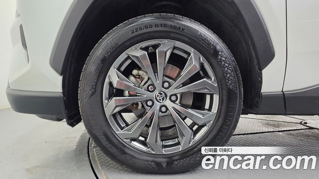 Toyota RAV4 2.5 4WD Hybrid — пробег 126 827 км — фото 5 из 5