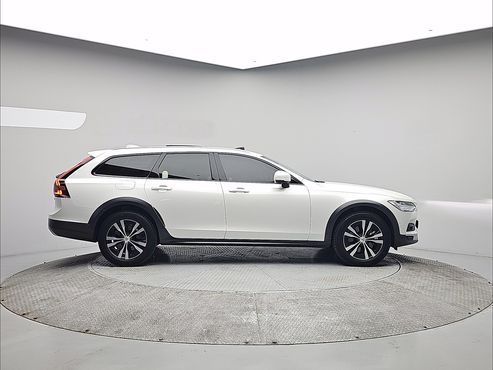 Volvo V90 B5 Plus AWD — пробег 9 564 км — фото 3 из 5