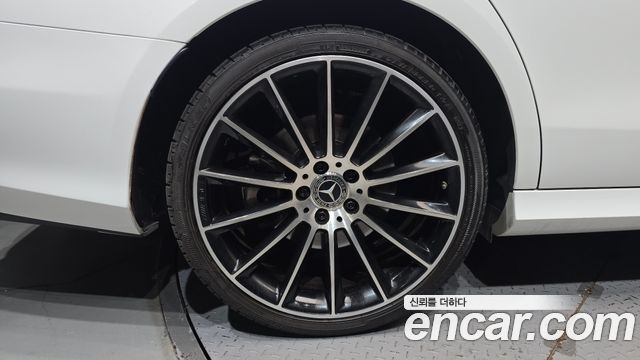 Mercedes-Benz E-Class E350 4MATIC AMG Line — пробег 69 018 км — фото 5 из 5