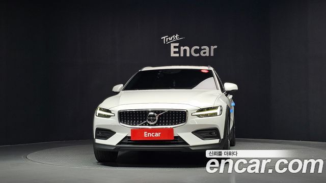 Volvo V60 B5 Pro AWD — пробег 105 472 км — фото 3 из 5