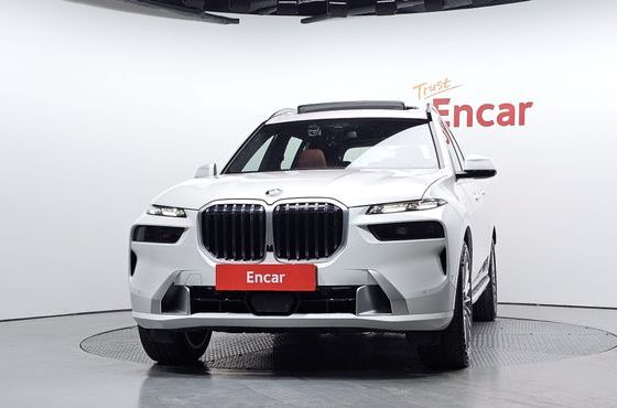 BMW X7 xDrive 40i Design Pure Excellence 7-Seater — пробег 10 538 км — фото 3 из 5