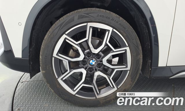 BMW X1 xDrive 20i xLine — пробег 38 918 км — фото 5 из 5