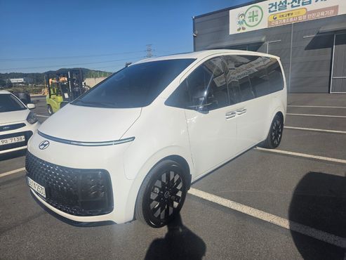 Hyundai Staria HEV 1.6 Lounge 9-Seater Inspiration — пробег 27 700 км — фото 3 из 5