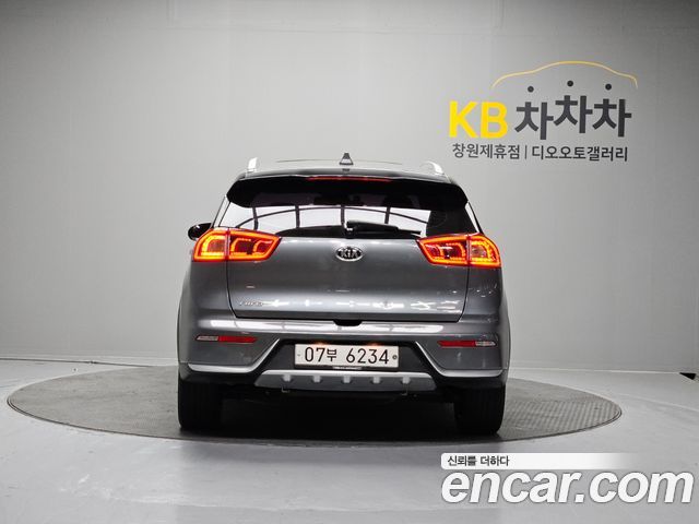 Kia Niro Noblesse — пробег 128 940 км — фото 4 из 5