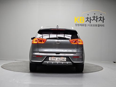 Kia Niro Noblesse — пробег 128 940 км — фото 4 из 5